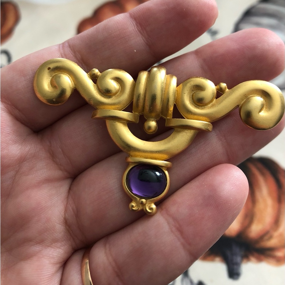 Vintage Elegant Gold-Brushed and Purple Glass Cabochon Brooch